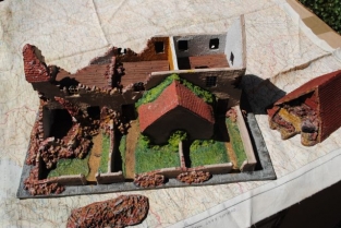 HMiH 40 Ruined Wartime Building Europe Scenery with Removeble Roof