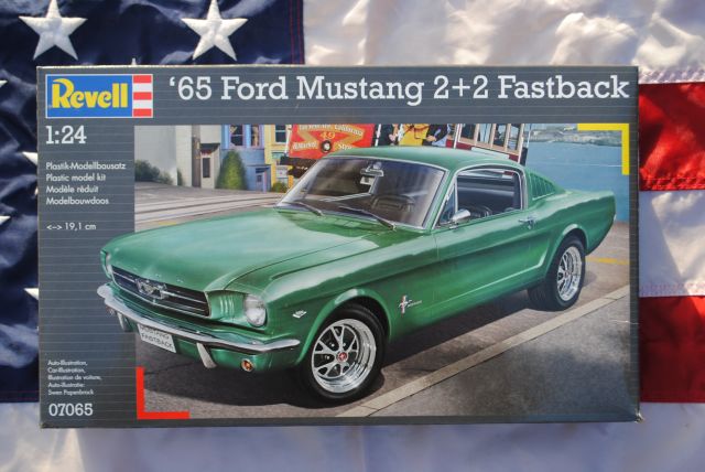 Maquette Ford Mustang 2+2 Fastback 1965 - échelle 1/24 - REVELL 07065