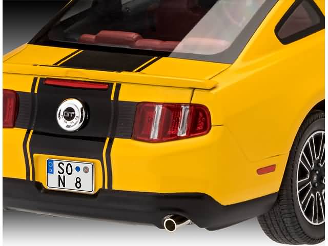 Revell 07046 2010 FORD MUSTANG GT