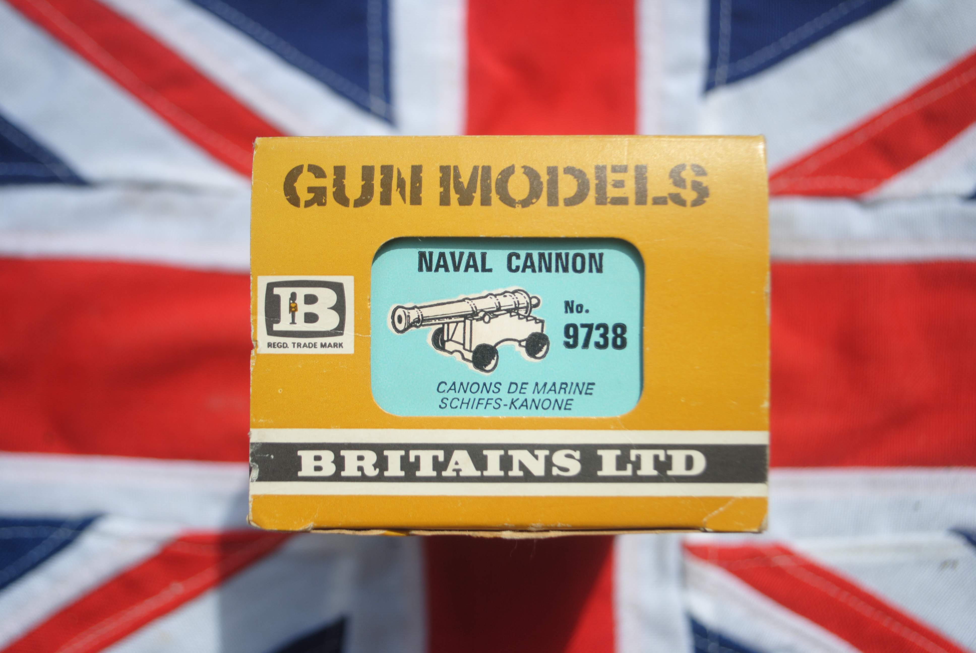 Britains LTD Models 9738 4.7 NAVAL CANNON with cannonballs