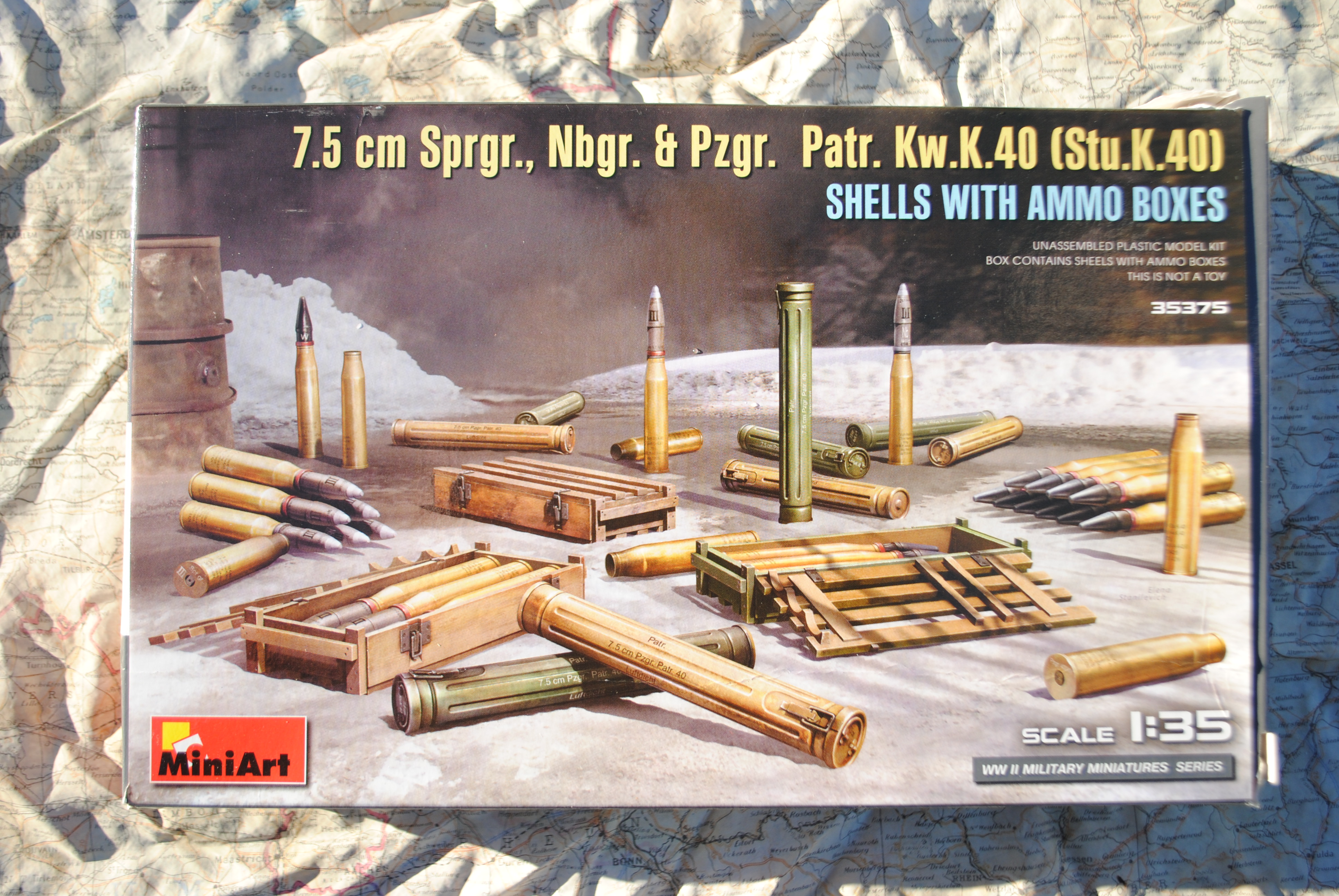 Mini Art 35375 7.5cm Sprgr. Nbgr. & Pzgr. Patr. Kw.K.40 (Stu.K.40) Shells with Ammo Boxes