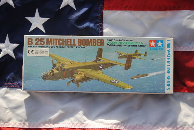 Kit Maquette Avion B-25 Mitchell Bomber Tamiya échelle 1:700 - Occasion Complète