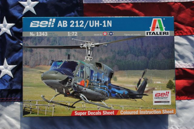 Kit Maquette Revell Hélicoptère Bell UH-1D SAR - Échelle 1/72 - À Assembler Et Peindre - Âge 14+, Neuf Sous Boîte