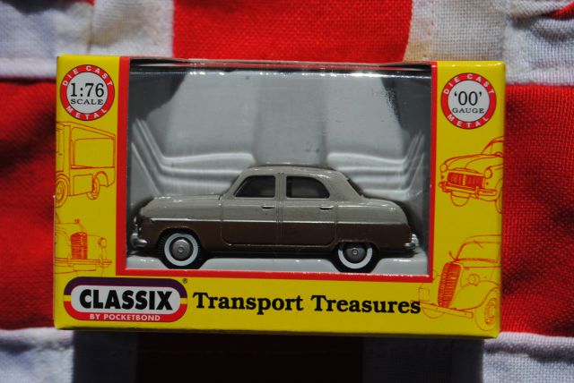 Classix EM76812 Ford Mk1 Zephyr Zodiac with white wall tyres - Dorchester Grey over Bristol Fawn