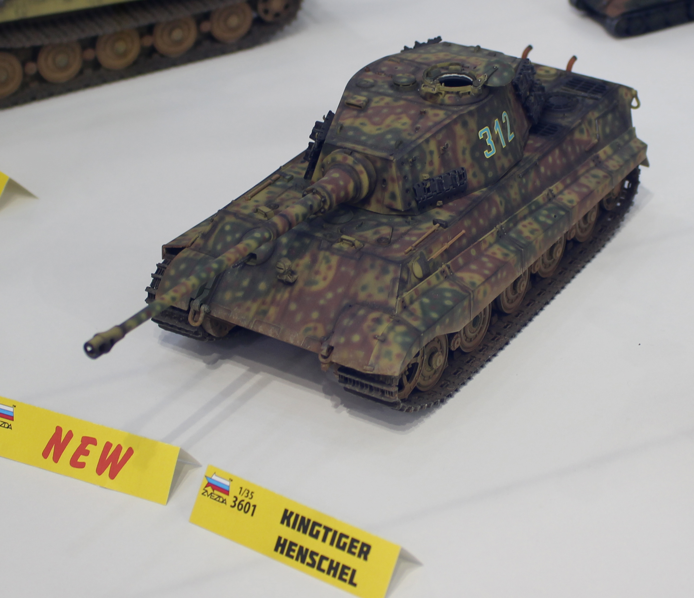 KING-TIGER-Ausf.B-Henschel-Turret-German-Heavy-Tank-Zvezda-3601-origineel.jpg