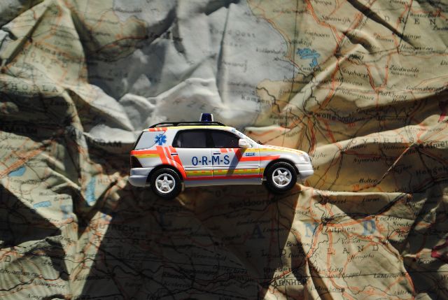 Busch 48525 Mercedes Benz M Class Ambulance ORMS HO 1:87 Scale