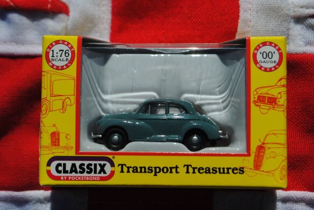 Classix EM76818 Morris Minor 2 door Saloon - Blue/Green