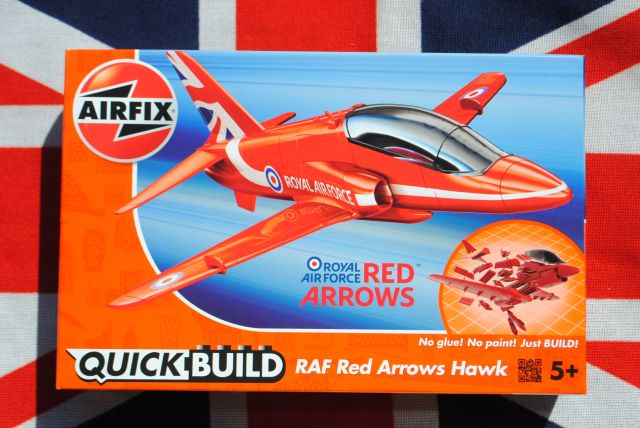 Airfix J6018 QUICK BUILD RAF Red Arrows Hawk