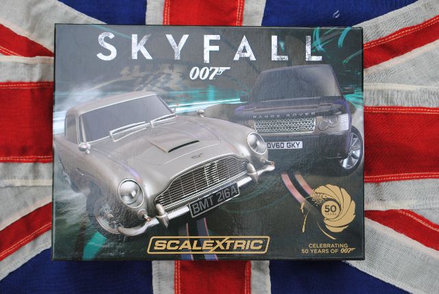 lettergreep lexicon Verdampen ScaleXtric C3268A SKYFALL 007 "50 YEARS of James Bond 007"... - grootste  modelbouwwinkel van Europa