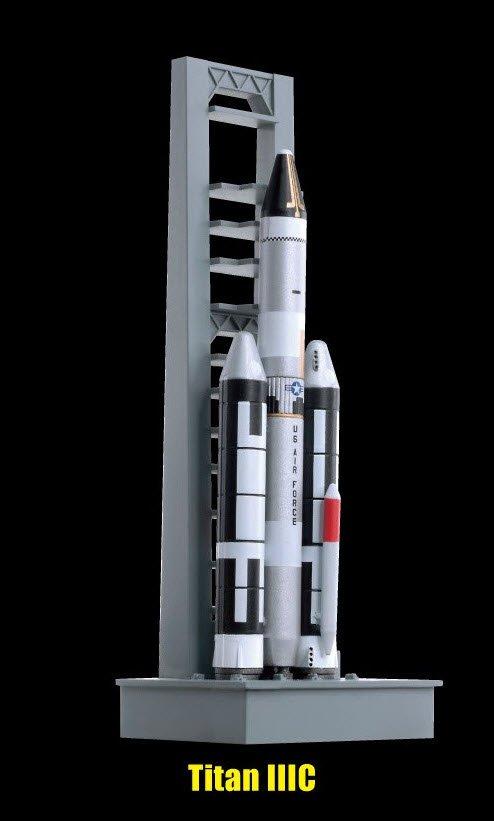 Dragon 56395 Aerospace Program 56395 Martin Titan III Rocket Diecast Model NASA, 3-Piece Set with Launch Towers