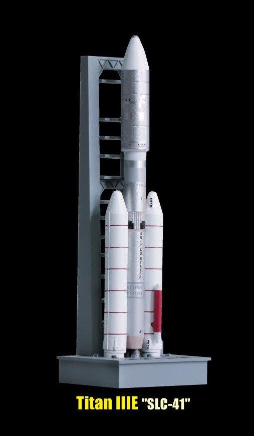 Dragon 56395 Aerospace Program 56395 Martin Titan III Rocket Diecast Model NASA, 3-Piece Set with Launch Towers