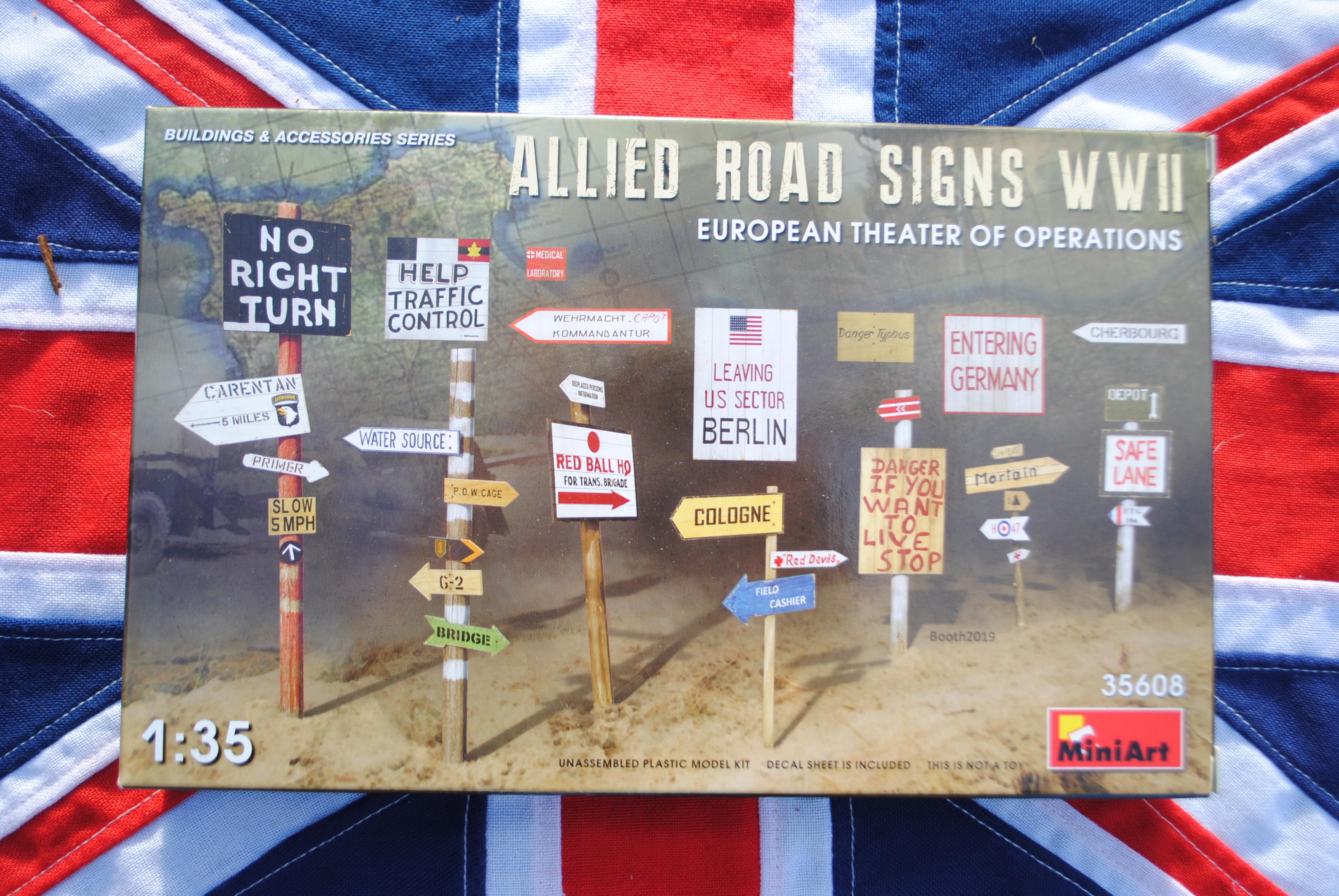 Mini Art 35608 ALLIED ROAD SIGNS WWII. EUROPEAN THEATRE OF OPERATIONS