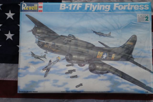 Revell 4701 B-17F Flying Fortress