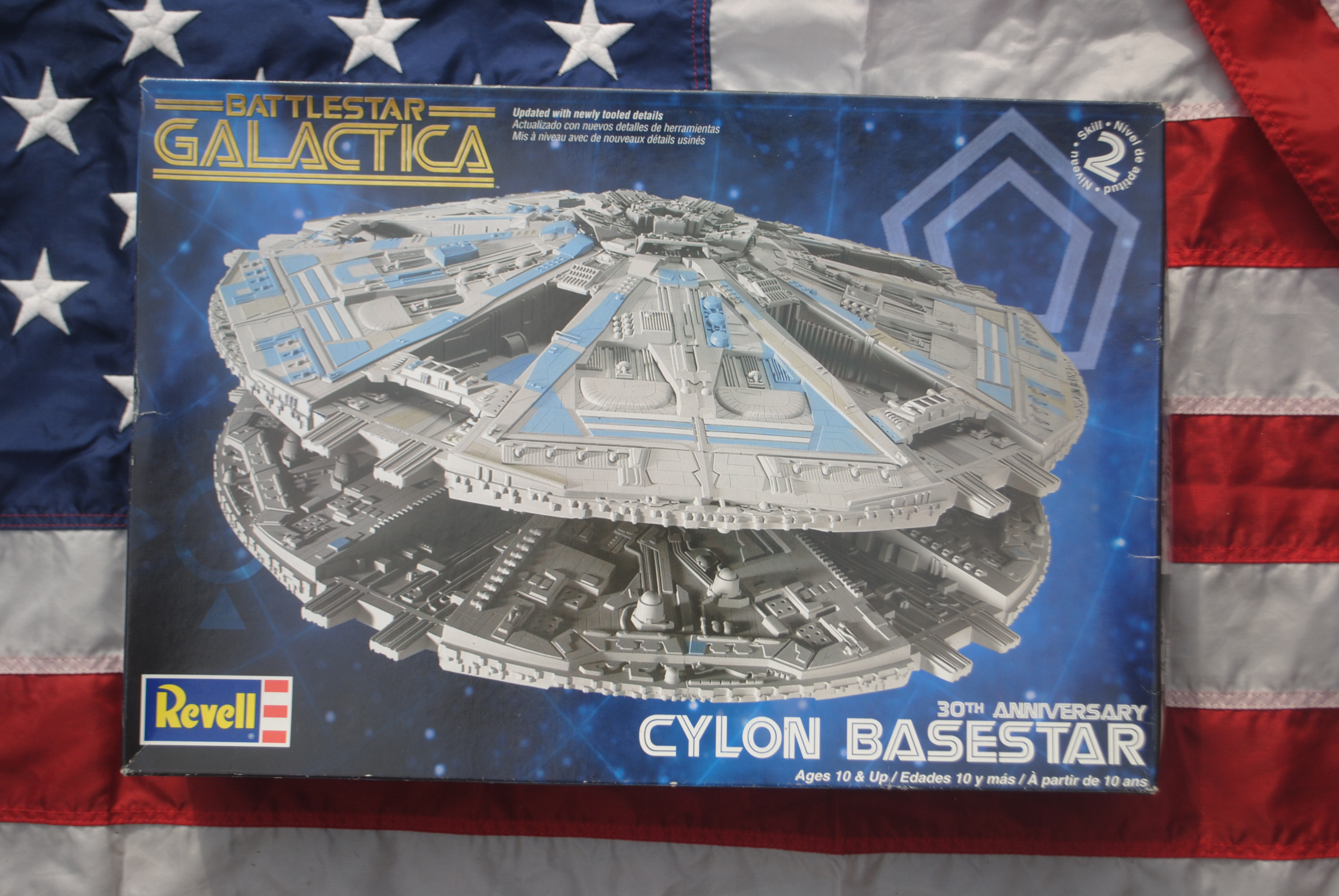 Revell 85-6443 Battlestar Galactica Cylon Basestar 30th Anniversary edition