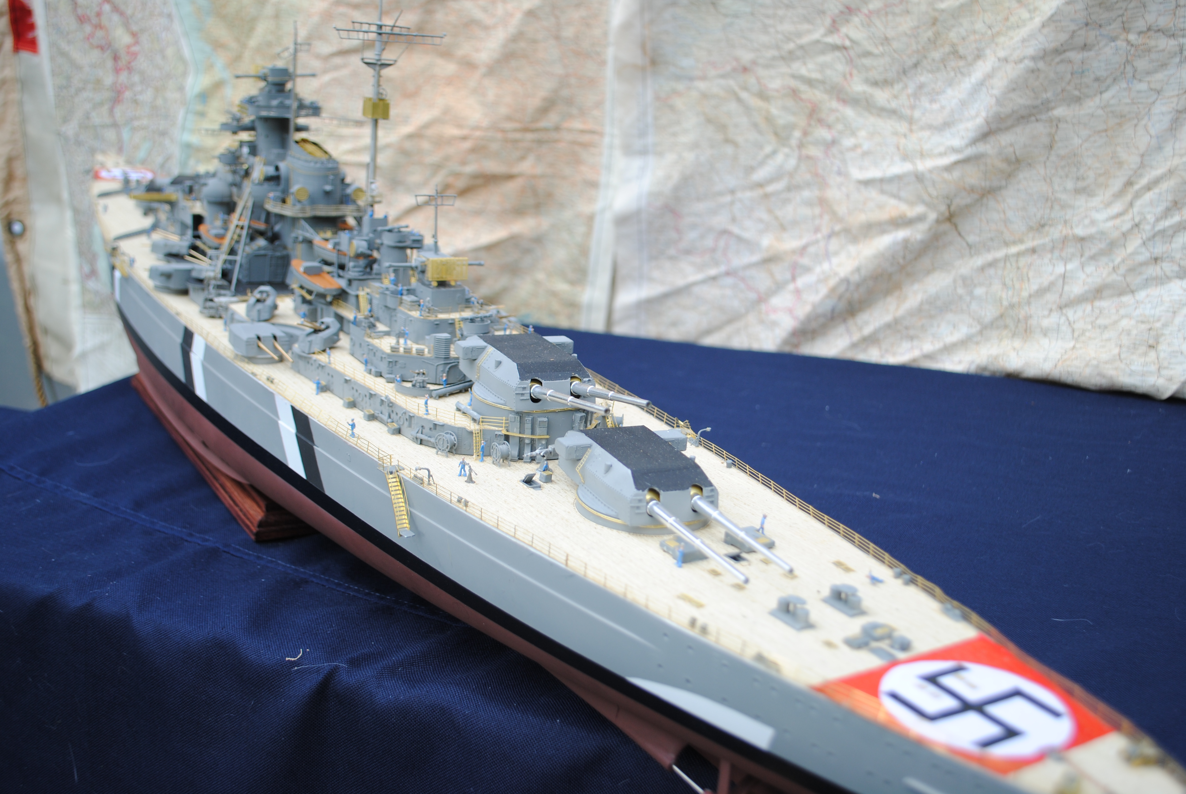 Trumpeter 03702 Bismarck Kriegsmarine Battleship 'construit pour l'affichage'