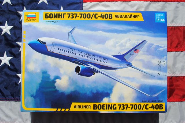 Zvezda 1/144 Boeing 737-700/C-40B Airliner # 7027 