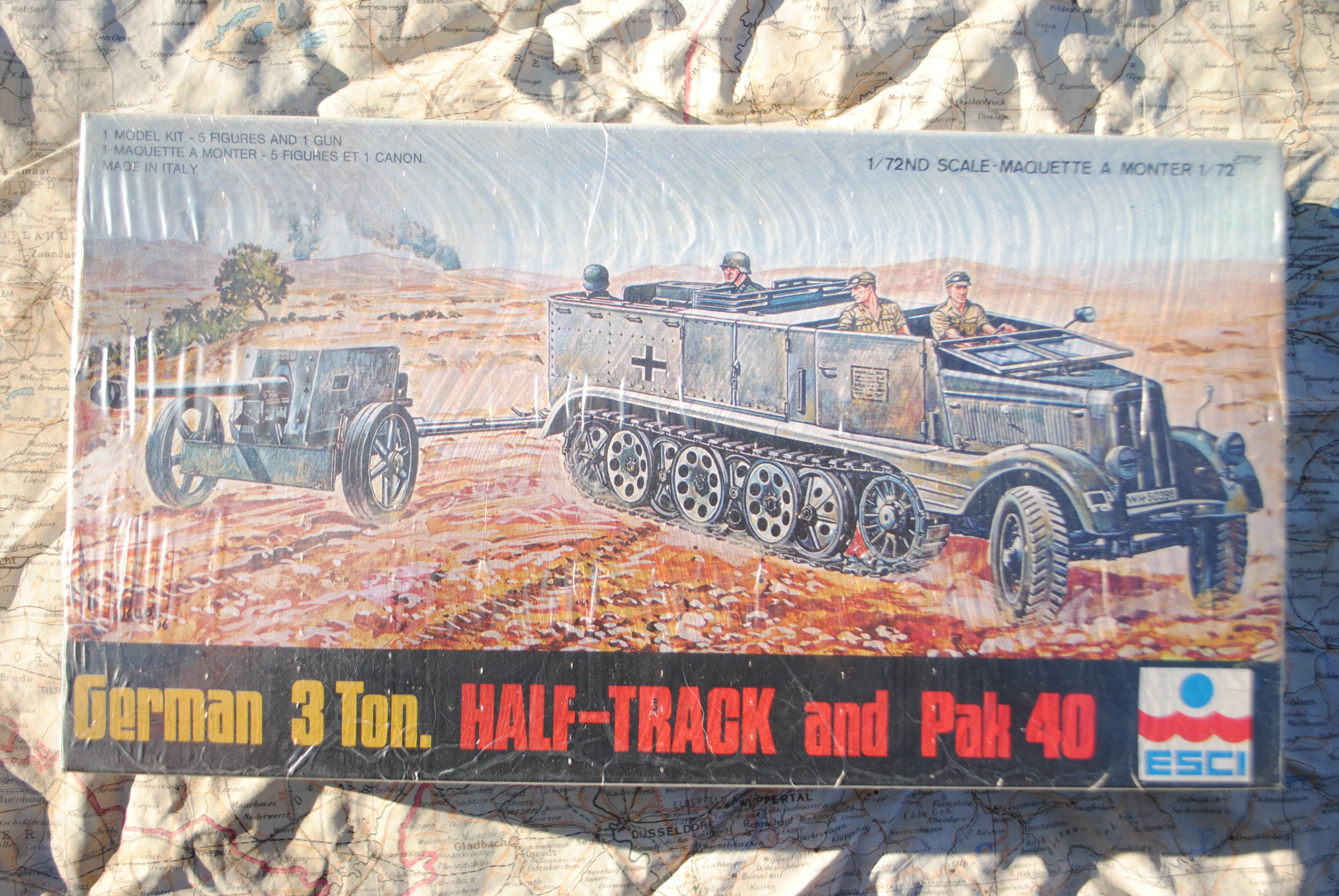 ESCI 8054 German 3 ton. Half-Track and Pak 40