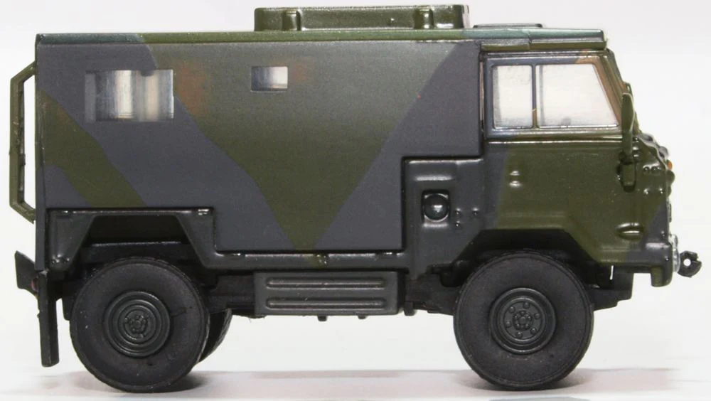 Oxford 76LRFCS001 Land Rover FC Signals Nato Green Camouflage
