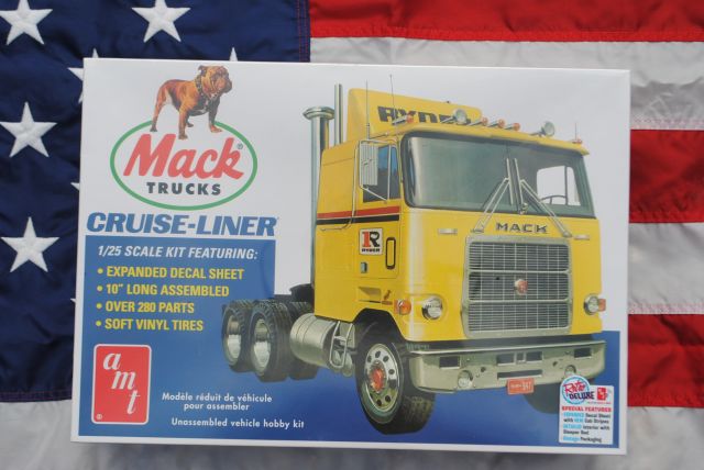 AMT 1062 Mack trucks Cruise-Liner Semi Tractor