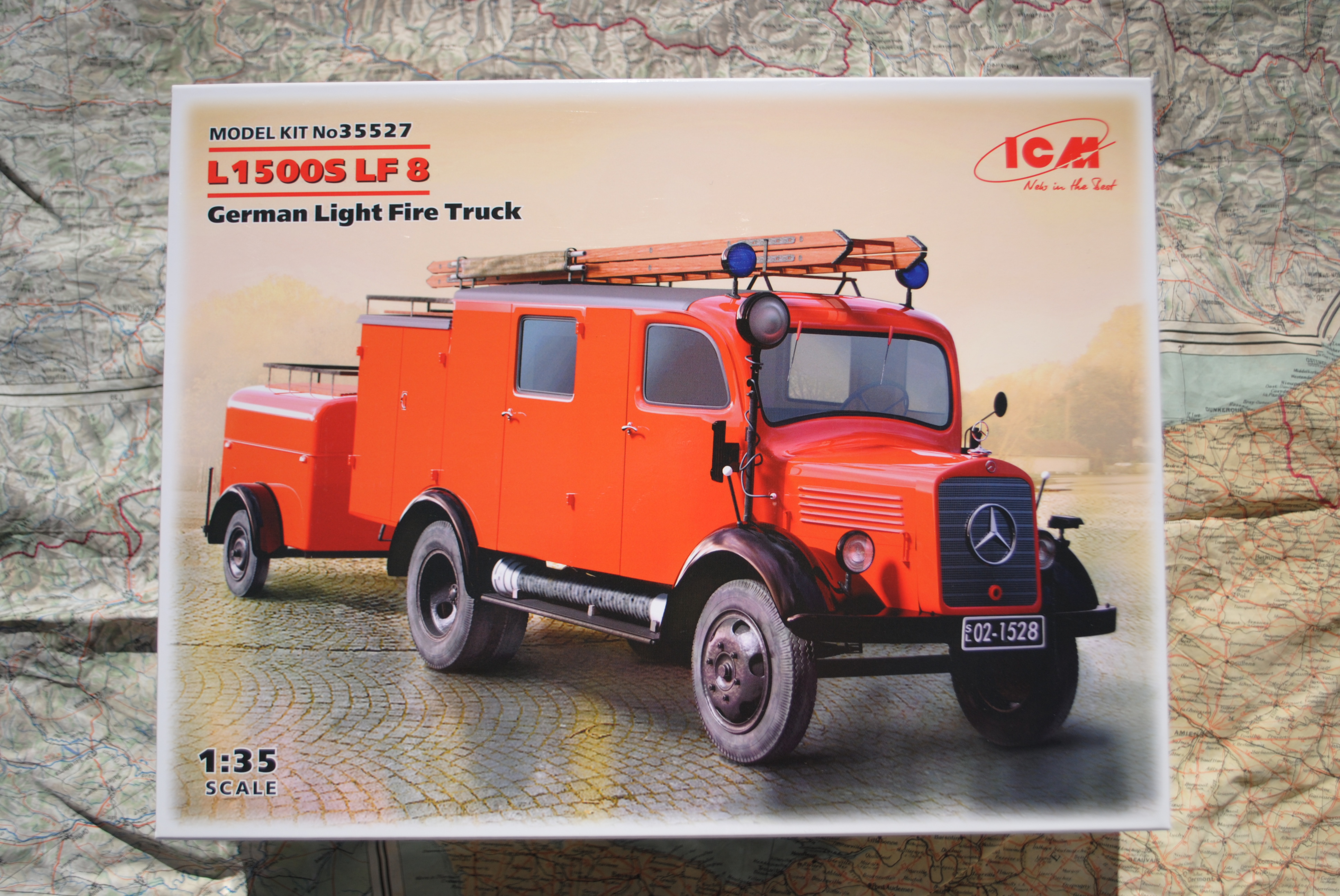 ICM 35527 Mercedes-Benz L 1500S LF 8 WWII German Light Fire Truck