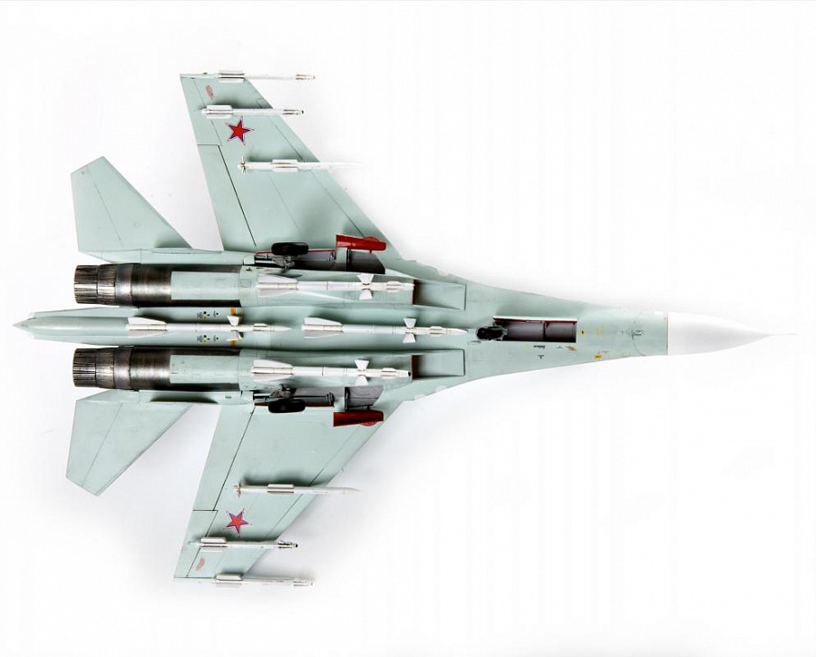 Zvezda 7295 Russian Air Superiority Fighter Sukhoi Su-27SM Flanker B Mod. 1