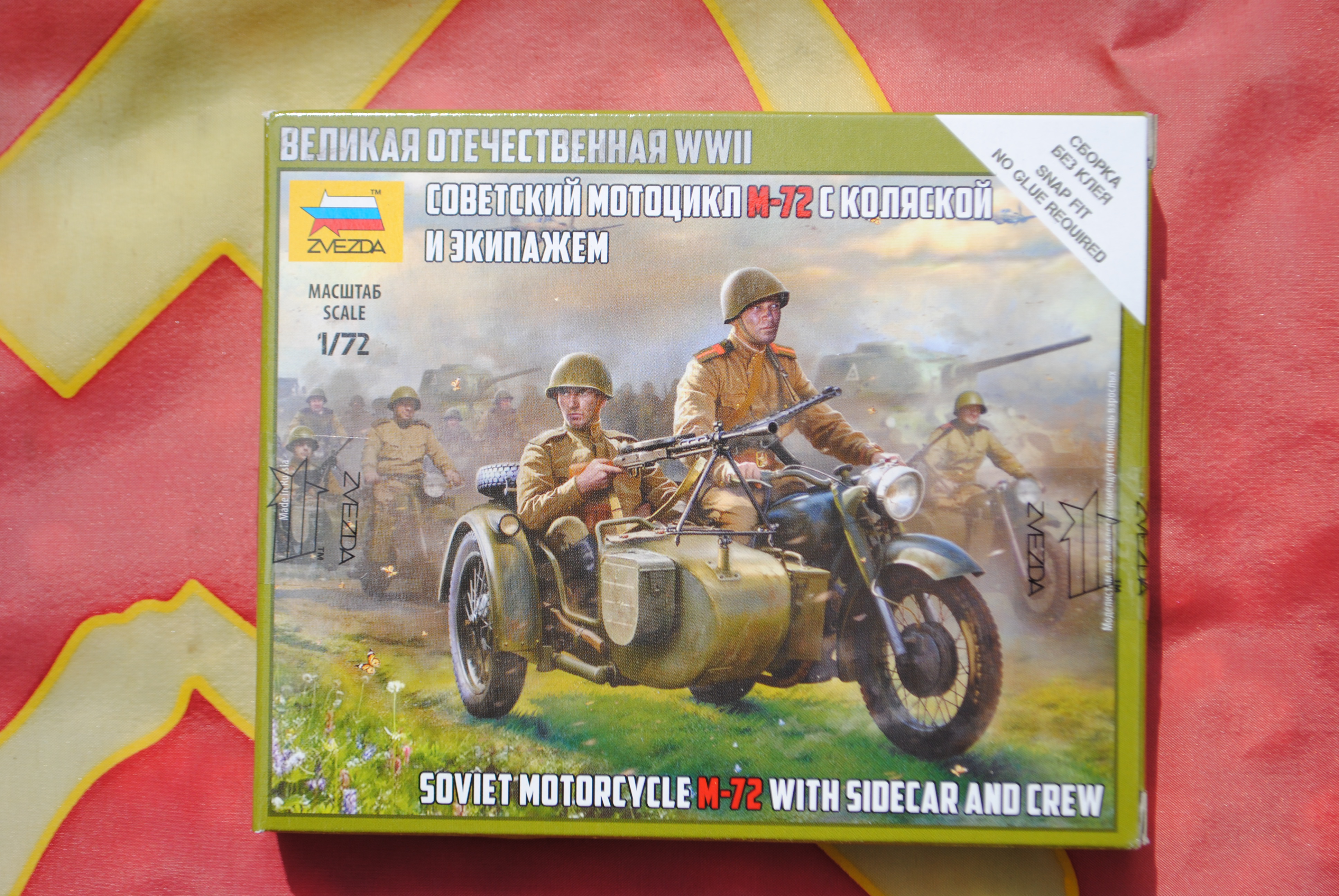 Zvezda 6277 Soviet Motorcycle M-72 with Sidecar and Crew