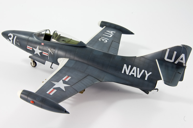 Trumpeter 02833 U.S.Navy F9F-2P PANTHER - grootste modelbouwwinkel van  Europa