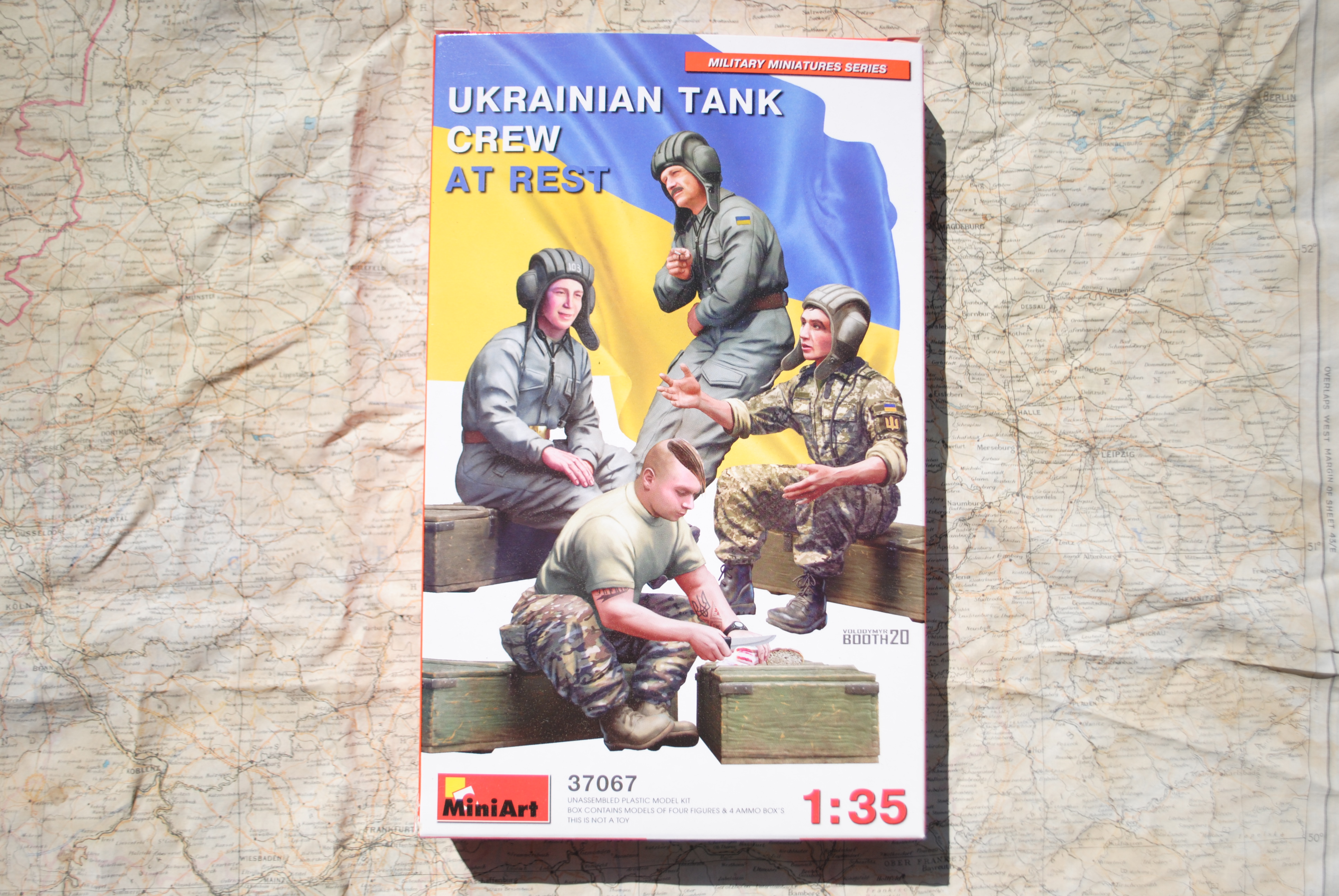 MiniArt 37067 UKRAINIAN TANK CREW AT REST