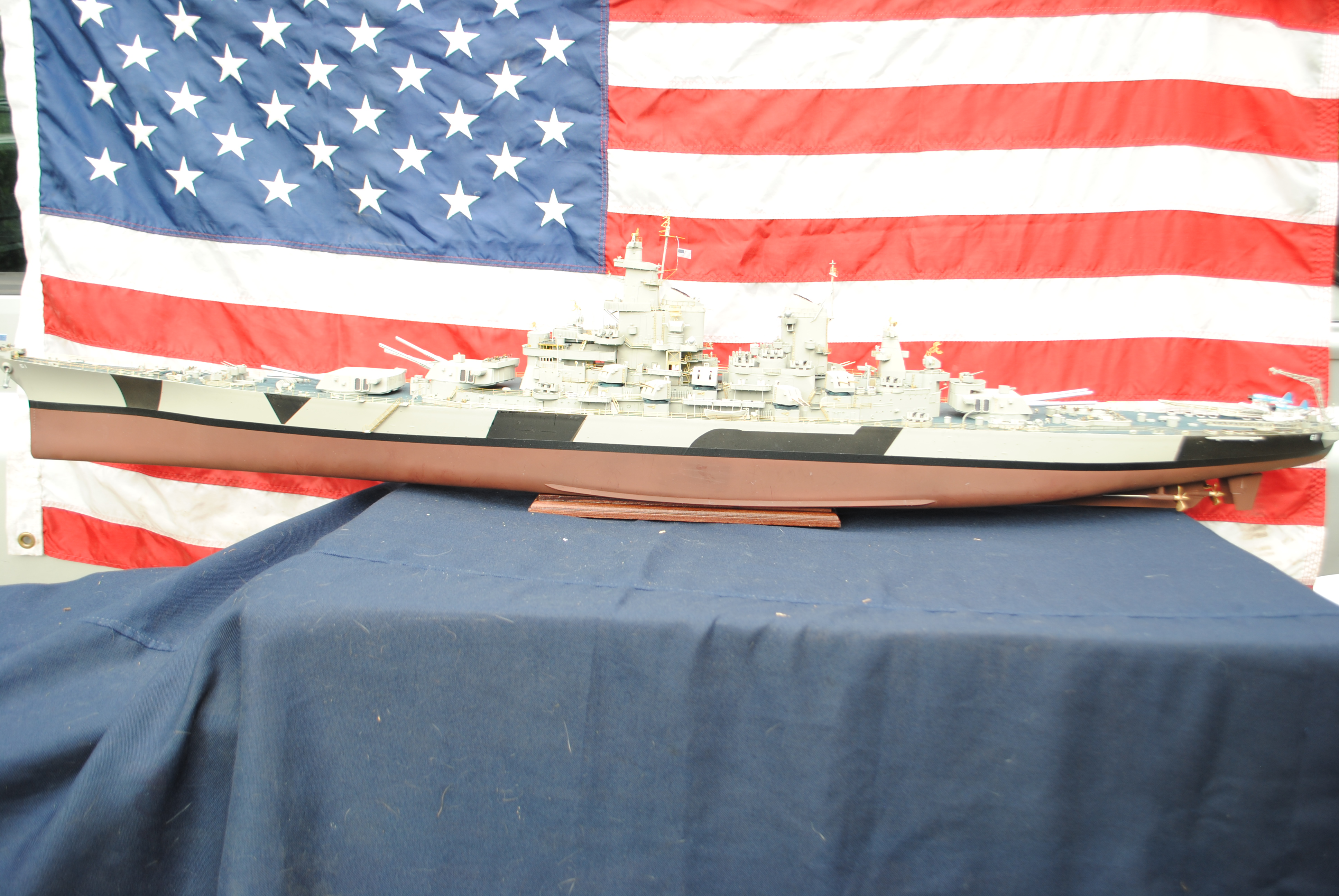 Trumpeter 03706 USS Iowa BB-61 'built for display'
