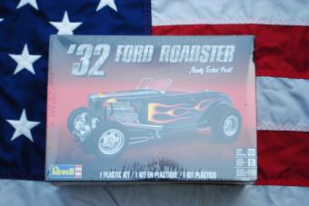 images/productimages/small/32-ford-roadster-revell-14524-doos.jpg