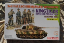 images/productimages/small/3rd-fallschirmjaeger-division-kingtiger-henschel-production-ardennes-1944-dragon-7362-voor.jpg