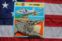 images/productimages/small/DOUGLAS-A4D-1-SKYMASTER-Airfix-01022-3-voor.jpg