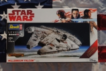 images/productimages/small/MILLENIUM-FALCON-Revell-06880-voor.jpg