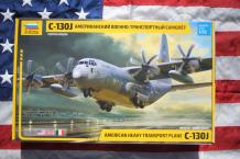 images/productimages/small/american-heavy-transport-plane-c-130j-zvezda-7325-doos.jpg