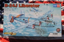 images/productimages/small/b-24j-liberator-hobby-boss-83211-doos.jpg