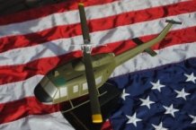 images/productimages/small/bell-uh-1d-iroquois-huey-desktop-791-a.jpg