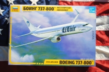 images/productimages/small/boeing-737-800-civil-airliner-zvezda-7019-doos.jpg