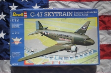 images/productimages/small/c-47-skytrain-berliner-luftbruecke-berlin-airlift-revell-04399-doos.jpg