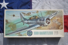 images/productimages/small/douglas-sbd-dauntless-airfix-02022-6-doos.jpg