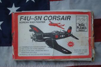 images/productimages/small/f4u-5n-corsair-bonus-parts-for-raaf-all-red-vampire-fb.31-high-planes-models-72-002-doos.jpg