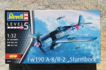 images/productimages/small/focke-wulf-fw190-a-8-r-2-sturmbock-revell-03874-doos.jpg