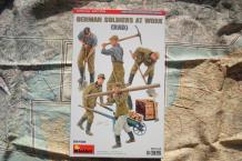 images/productimages/small/german-soldiers-at-work-rad-special-edition-miniart-35408-doos.jpg