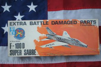 images/productimages/small/north-american-f-100d-super-sabre-extra-battle-damaged-parts-imc-482-doos.jpg