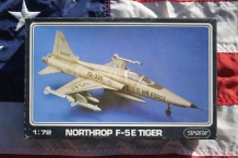 images/productimages/small/northrop-f-5e-tiger-starfix-70904-doos.jpg