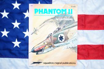 images/productimages/small/phantom-ii-a-pictorial-history-of-the-mcdonnell-douglas-f-4-phantom-ii-squadron-signal-publications-specials-6010-voor.jpg