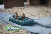 Britains Ltd Deetail Plastic G.445 RUBBER ASSAULT BOAT with British Soldiers