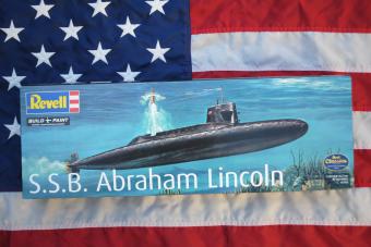 Revell 05185 S.S.B. Abraham Lincoln with Interior
