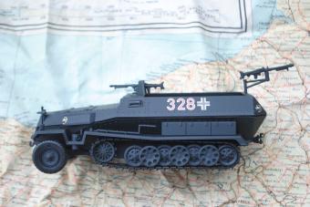 images/productimages/small/sd.kfz.251.1-ausf.-c-24th-panzer-division-schuco-324-6381-voor.jpg