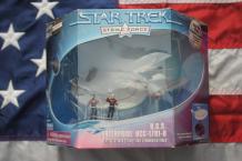 images/productimages/small/star-trek-u.s.s.-enterprise-ncc-1701-d-with-picard-and-riker-playmates-toys-16212-doos.jpg