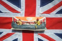 images/productimages/small/trapper-canoe-with-2-figures-britains-ltd-models-herald-floating-models-4502-rood.jpg